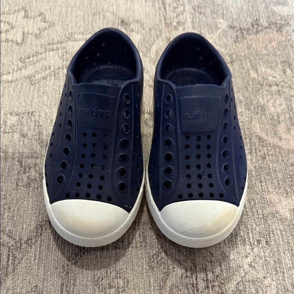 Native Jefferson Navy Blue Kids Water Shoes Size 8